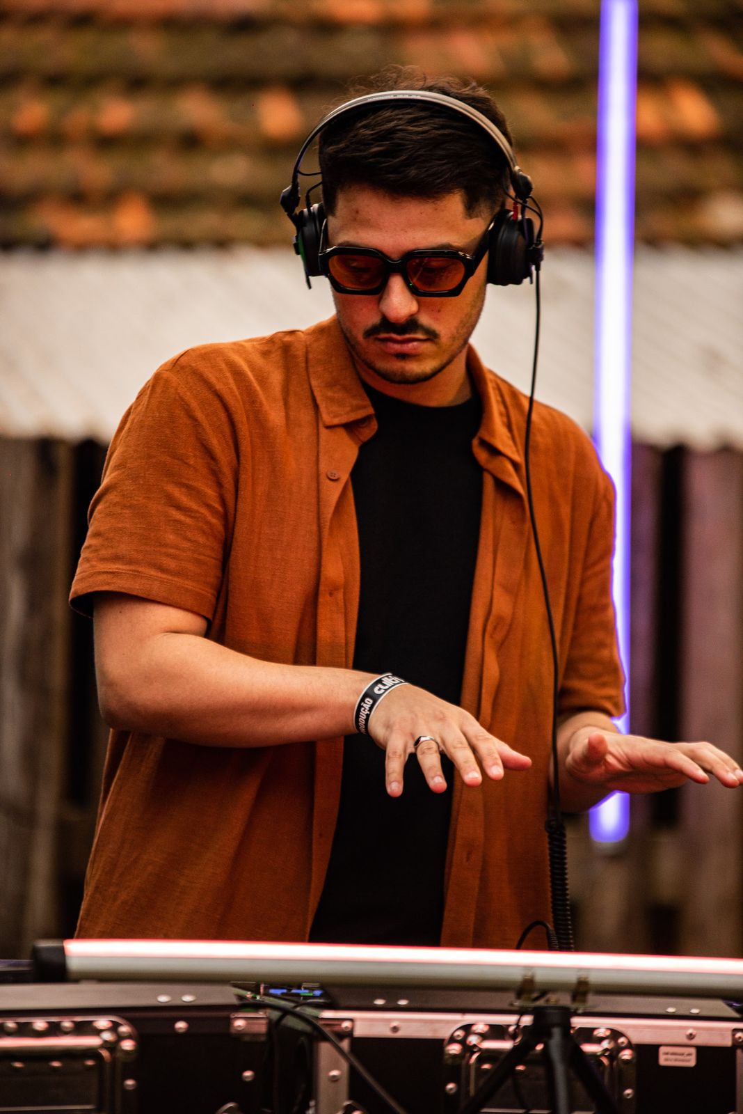 Kevin Disko tocando ao ar livre na Cultive
